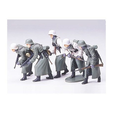 Tamiya 35256 1/35 GERMAN ASSAULT INFANTRY w/WINTER GEAR